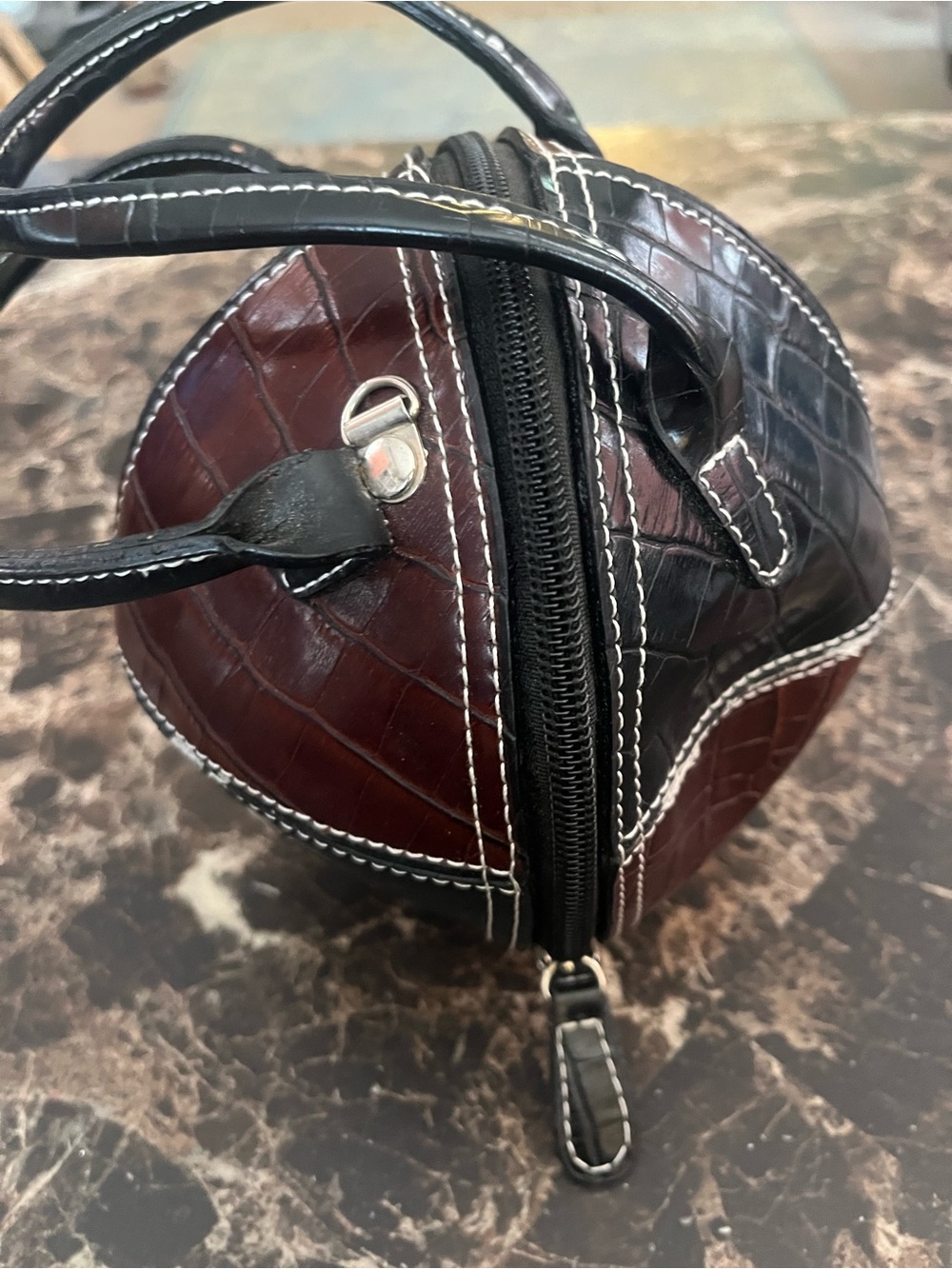 Round Sondra Robert’s leather Bag in Dark Brown and Black